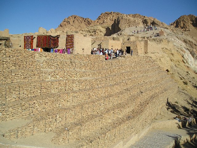 PA224575